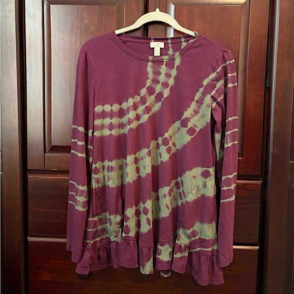 Lori Goldstein Tie- Dye Top with Rollercoaster Hem - Picture 2 of 5
